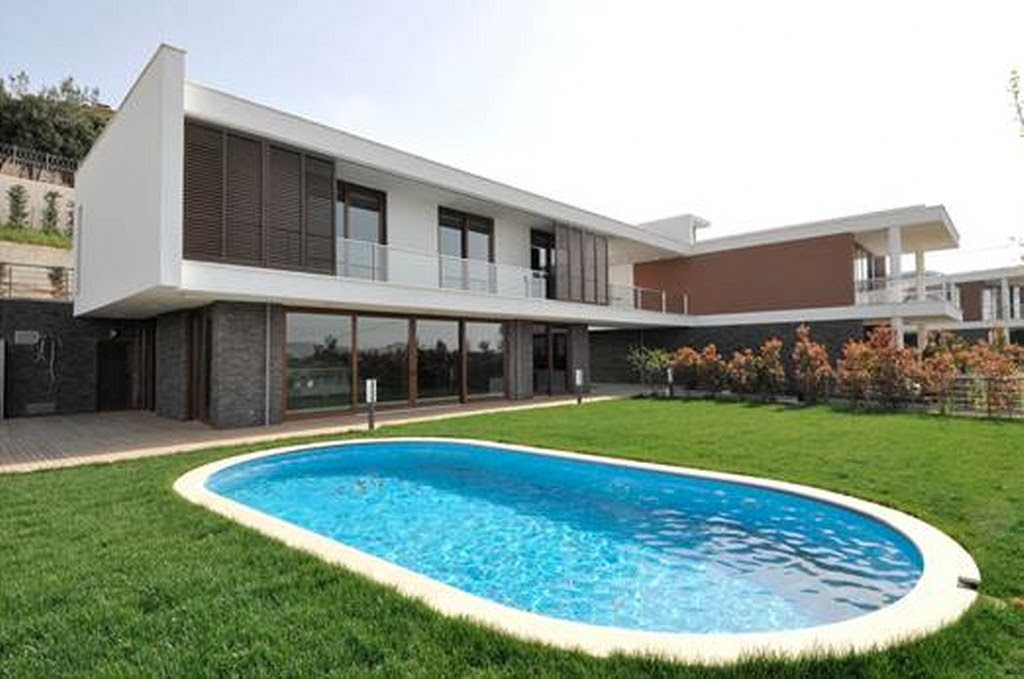 Residents of houses in istanbul have some privileges such as private gardens and swimming pools, a secure area that their children can play games, 24/7 security services, etc. Luxury Villas With Private Pool And Garden In Istanbul