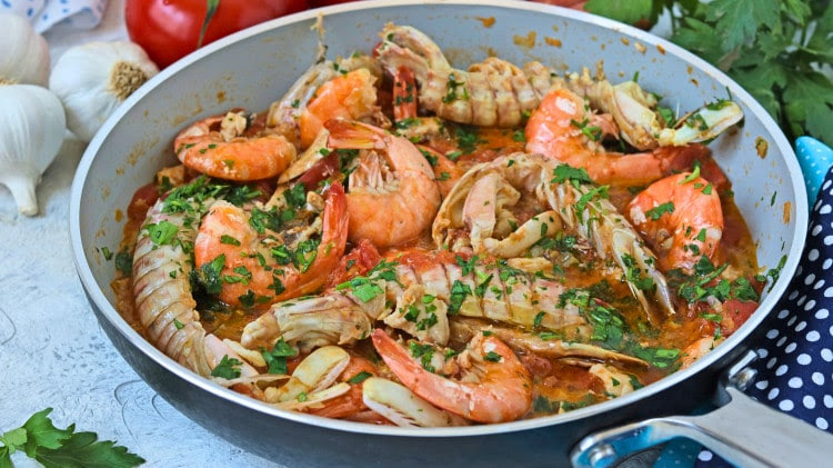 Come preparare i paccheri con sugo di pesce (pesce spada). Sugo Di Pesce Le Vostre Ricette Cookaround