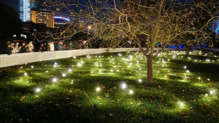 "Lumières !" : quand des œuvres contemporaines illuminent le Parc de la Villette pendant les fêtes