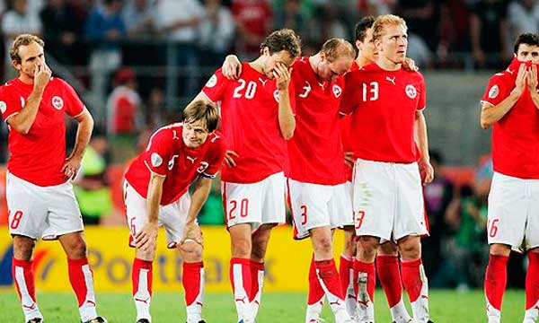 Para cerrar la jornada de este lunes, correspondiente a los octavos de final de la eurocopa 2021, la gran favorita a levantar el título, francia; Los 32 De Brasil 2014 Suiza La Redo