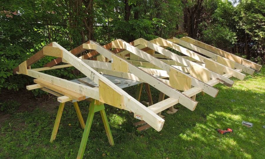 how to build a shed. cut and assemble roof rafters