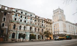 Un edificio histórico del casco antiguo de Kharkiv ha sido dañado como resultado de la guerra en Ucrania.