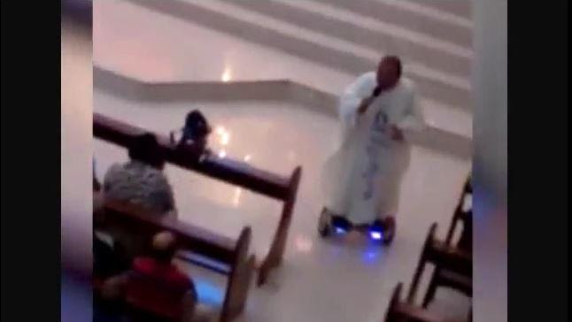 VIDEO. Un prêtre suspendu pour avoir dit la messe sur un hoverboard