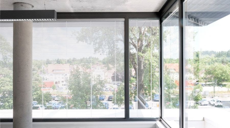 Fenster Mit Jalousie Im Scheibenzwischenraum : Jalousie Variabler Sonnen Und Sichtschutz Schoner ...