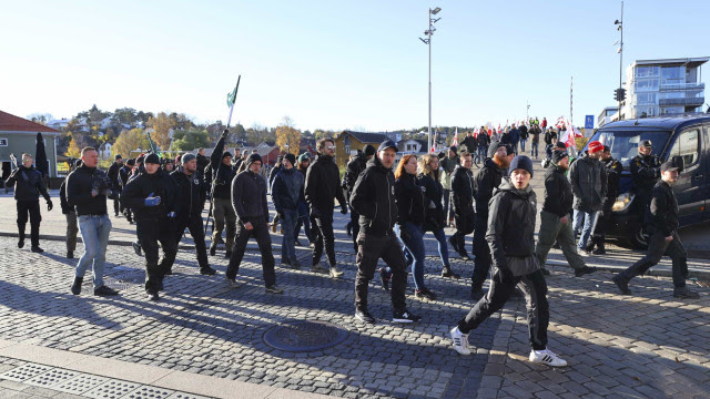Noruega expulsa 31 neonazis estrangeiros que participaram em manifestação