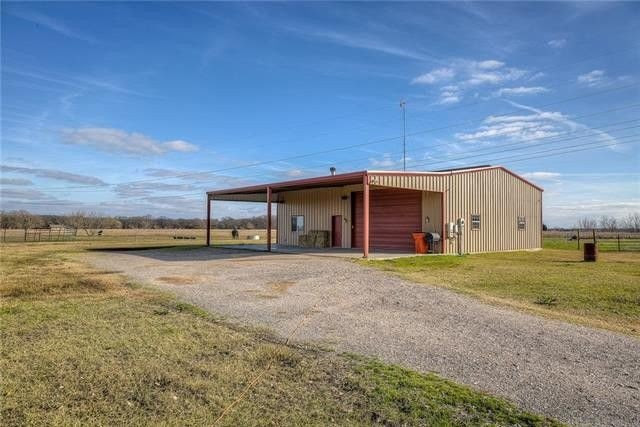 The virginia floor plan is two story 4 bedroom, 4 bathroom and has an office, front porch, deck and a loft with bedroom and bathroom. No Boring Barns These 9 Texas Barndominiums Offer Stylish Digs