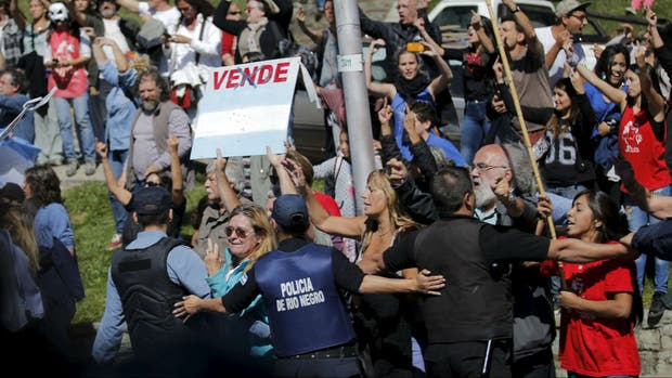 Manifestantes kirchneristas en Bariloche