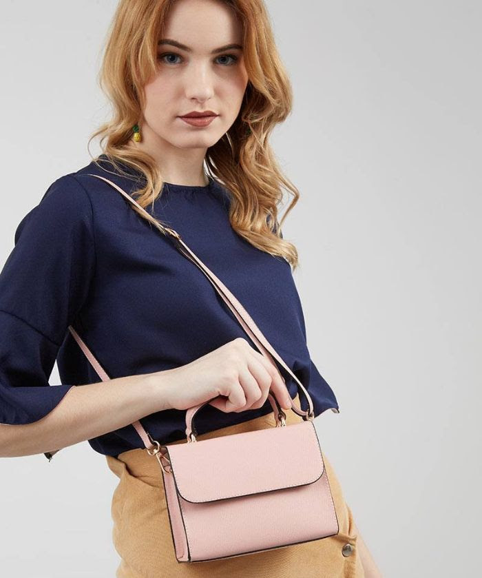 Merk tas wanita buatan indonesia yang bagus untuk tas branded internasional terkenal dengan kualitas yang bagus namun bukan berarti tas buatan lokal tidak terkenal tidak memiliki kualitas bagus banyak tas wanita merek lokal yang juga terkenal bahkan mendunia dan berkualitas nah berikut ini. 5 Rekomendasi Tas Lokal Berkualitas Dengan Harga Di Bawah 250 Ribu Rupiah Bikin Tampilan Kamu Makin Stylish Semua Halaman Stylo