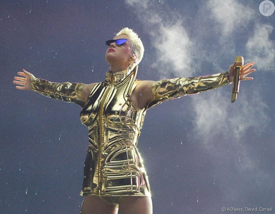 Katy Perry foi prestigiada por Maisa Silva, que foi ao show com o namorado