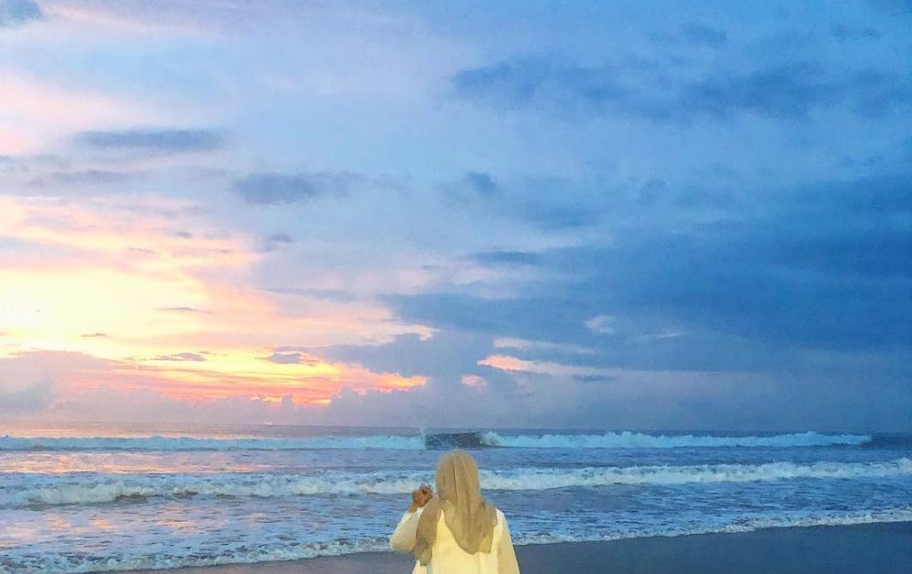 20+ Inspirasi Gambar Wanita Berhijab Dari Belakang Di ...