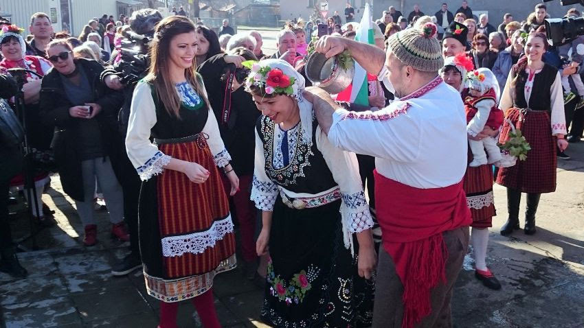 Datum des johannistag, was er bedeutet und die zugehörigen bauernregeln. Brauche Rituale Und Uberlieferungen Zum Johannistag Volkskunst