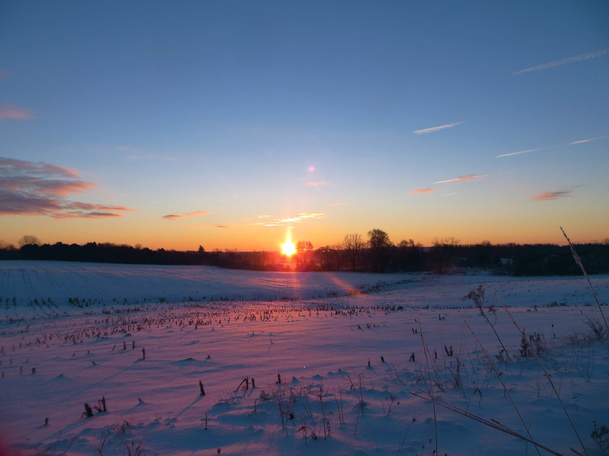 Sun down over horizon