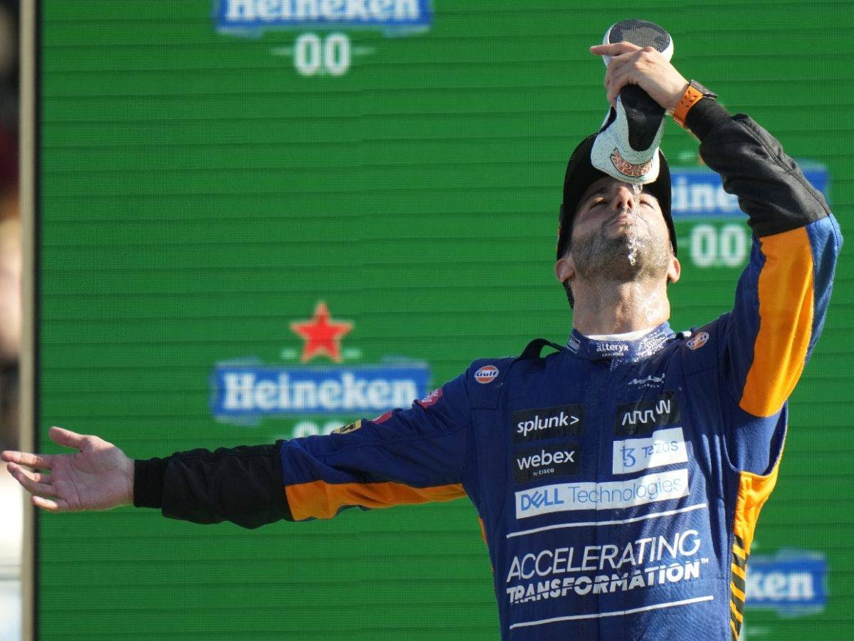 Daniel Ricciardo se impone en Monza; Verstappen y Hamilton se estrellan