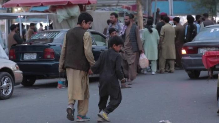 Afghanistan : les enfants au cœur du chaos depuis l'arrivée au pouvoir des talibans