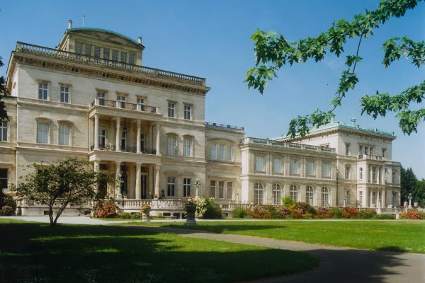 Villa hügel (wien), villa des freiherrn carl von hügel in wien villa hügel (darmstadt) , eine von wilhelm carl gustav von doderer erbaute villa in darmstadt dies ist eine begriffsklärungsseite zur unterscheidung mehrerer mit demselben wort bezeichneter begriffe. Kulturstiftung Ruhr Villa Hugel Ausstellungshaus