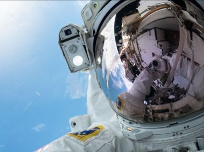 Selfie durant un spacewalk