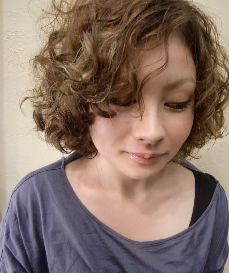 Elegant くるくる 40 代 女子 髪型 ショート パーマ 強め Saikono Gazo
