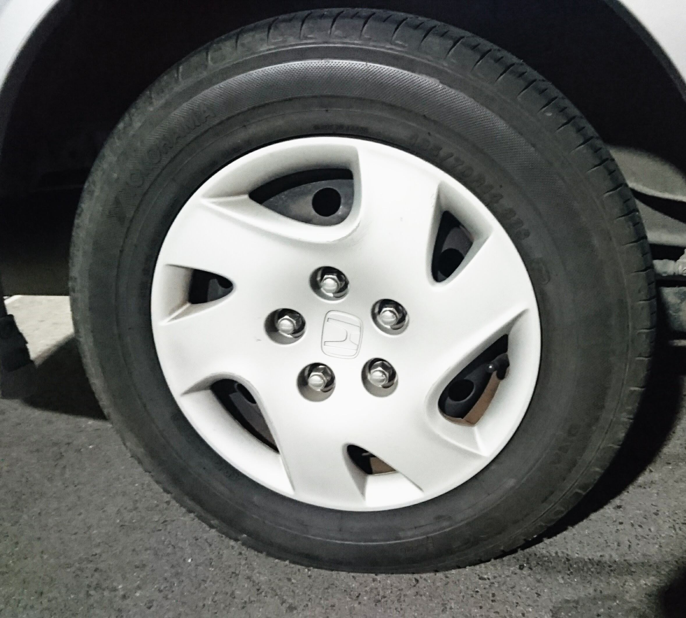 車 タイヤ パンク Kuruma