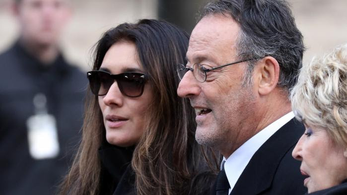 VIDEO. Hommage à Johnny : l'émotion de Jean Reno en lisant un poème de Prévert choisi par Jade et Joy