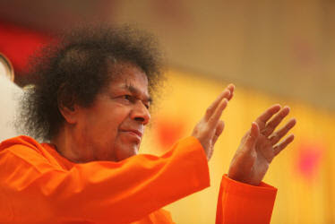 https://i1.wp.com/www.saibabaofindia.com/happy-new-year/sboi-sri-sathya-sai-baba-blessing-photo-image-both-hands-abhya-hastha_small.jpg