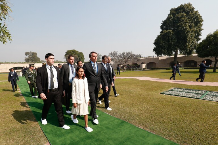 Bolsonaro e Laura participam de homenagem a Gandhi