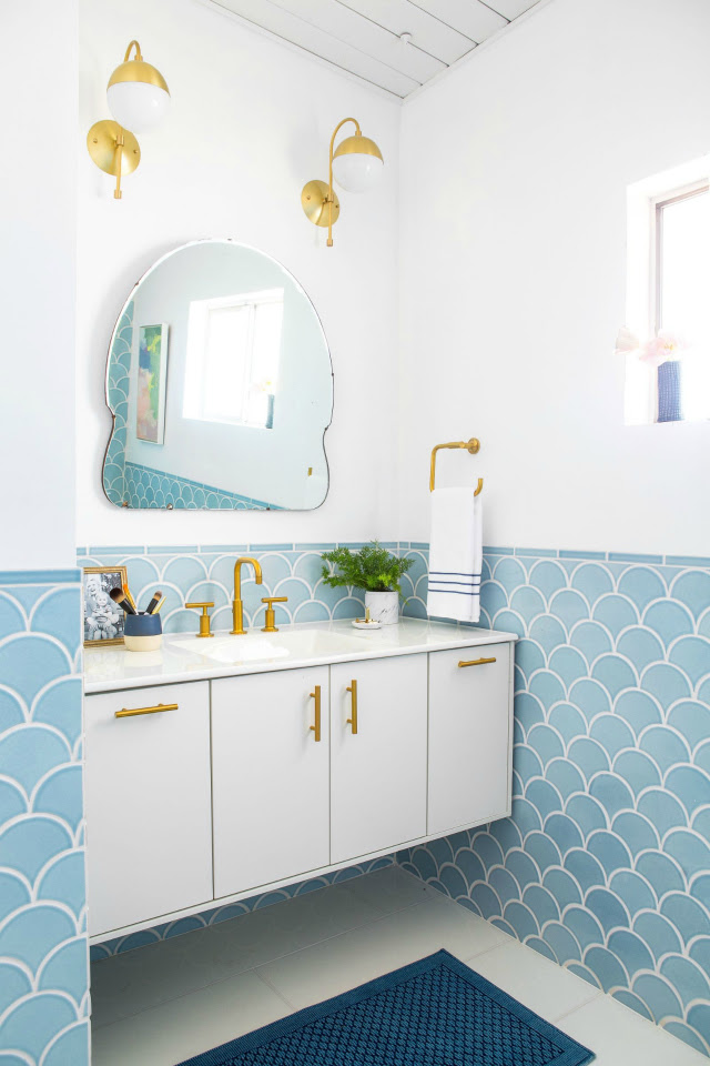 From small colorful bathrooms to small bathroom with a bathtub. 12 Decorating Ideas For A Small Bathroom