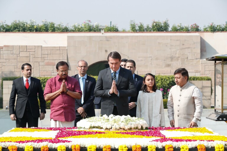 Bolsonaro e Laura participam de homenagem a Gandhi