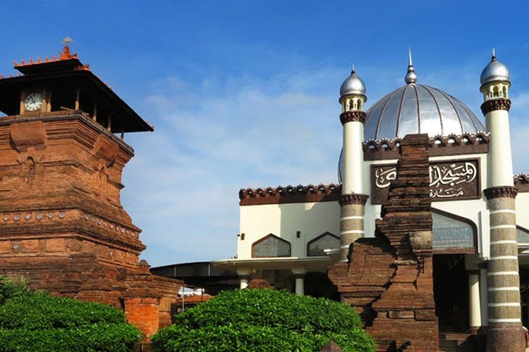 Arsitektur Menara Masjid Kudus Merupakan Perpaduan Budaya 
