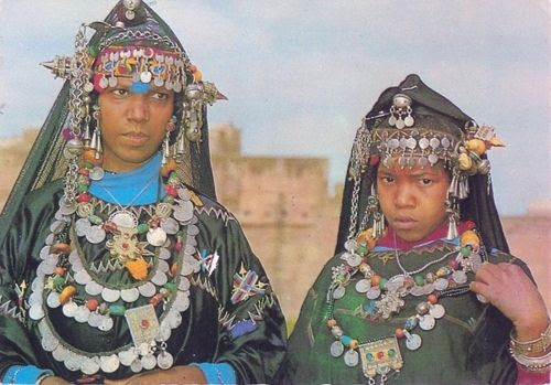 Africa | Amazigh girls, southern Morocco | Photographer ?