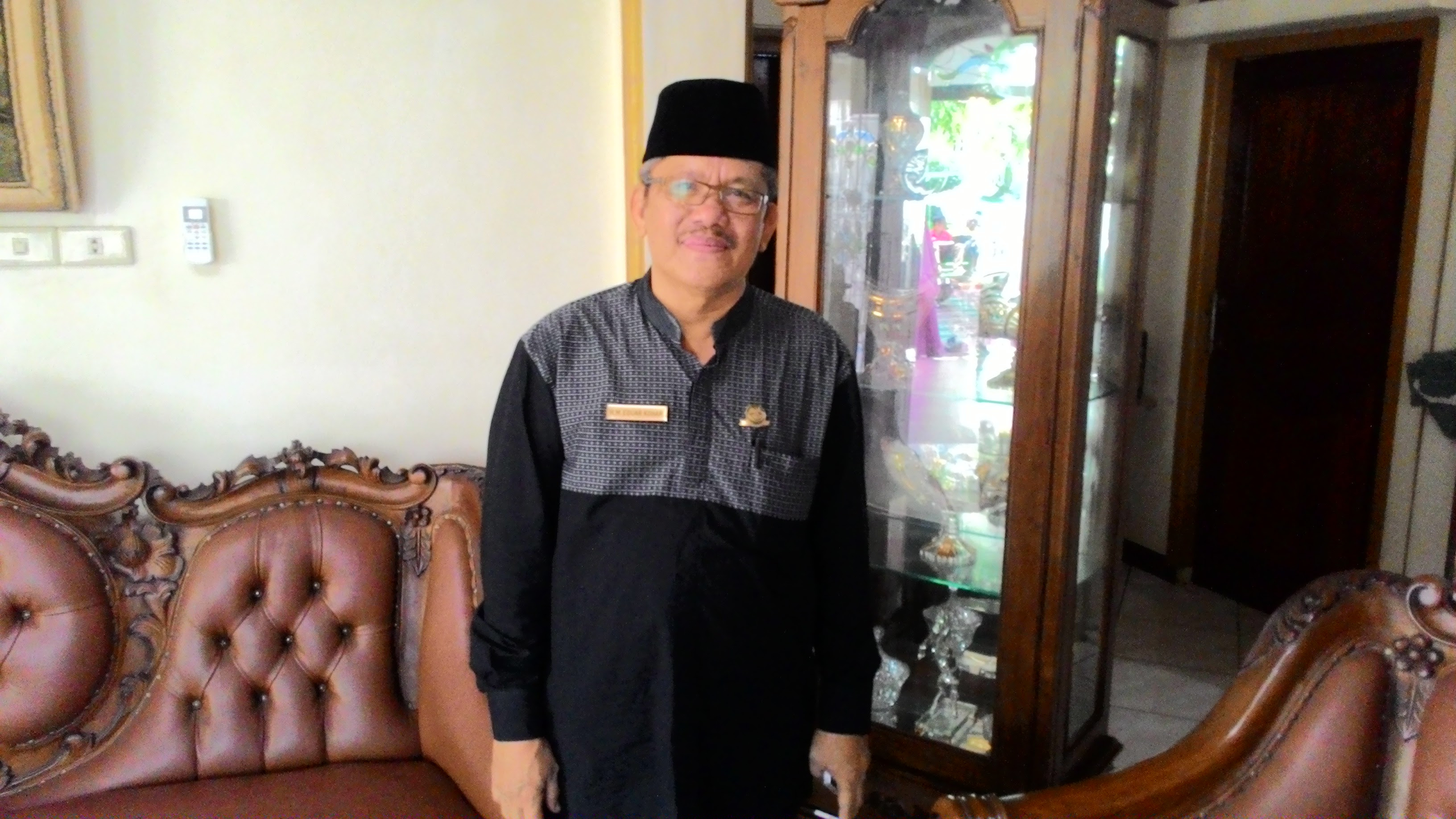 2 helai borang maklumat diri dan pasangan 2. Kadishub Lahat Gelar Syukuran Ulang Tahun Perkawinan Lahat Hotline