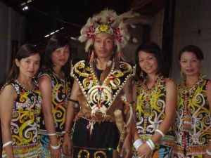 Mengenal Lebih Dekat Suku Dayak Kalimantan Timur PLH 