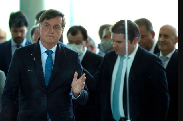 Plano de Bolsonaro para novo Bolsa Família tenta, outra vez, usar Fundeb