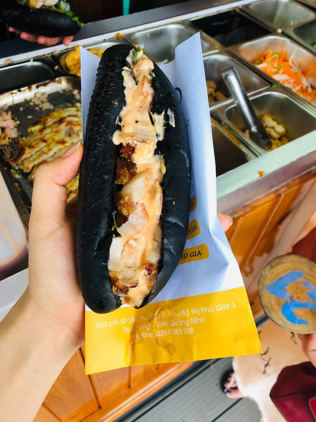 Bánh mì đen như than và những kiểu độc lạ chỉ có ở Việt Nam - Ảnh 3.