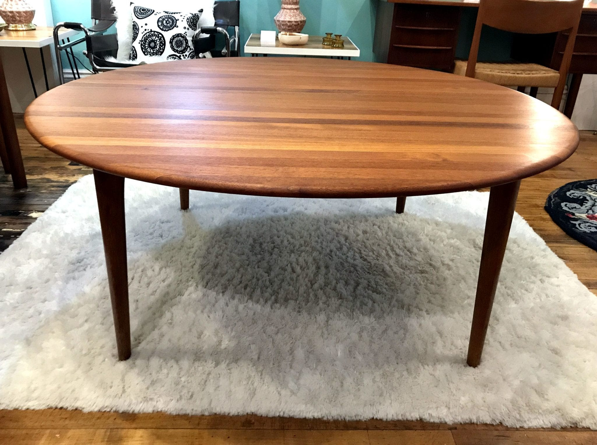Beautiful round coffee table made in denmark in the 1970s. Danish Solid Teak Round Coffee Table Circa