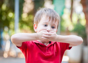 Mutismo selectivo en niños, cómo tratar la inhibición del habla