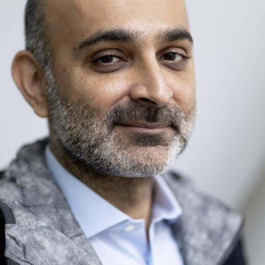 Deutschland, Hessen, Frankfurt am Main, Frankfurter Buchmesse, der Autor Mohsin Hamid, 19.10.2022 Germany, Hesse, Frankfurt, Frankfurt Bookfair, writer Mohsin Hamid