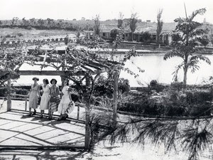 Jovens no Lago das Rosas, em Goiânia, Goiás, no ano de 1952 (Foto: Hélio de Oliveira/ Divisão de Patrimônio Histórico da Secretaria de Cultura de Goiânia)