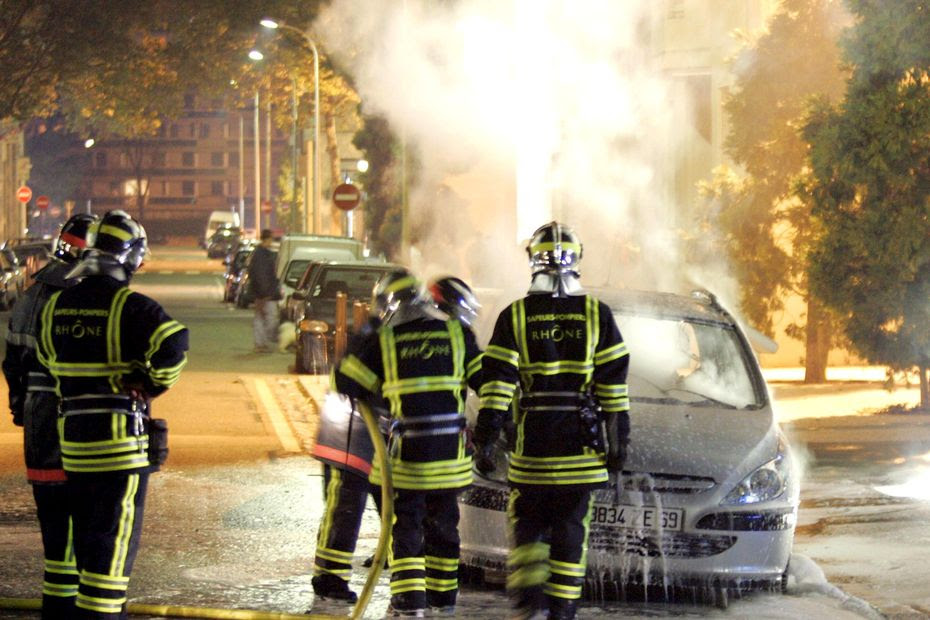 Mort de Nahel à Nanterre : les images d'une nuit de violences urbaines dans certains quartiers de Lyon