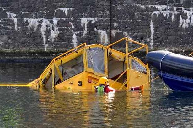 Boat Ihsan: This is Yellow duck boat sinks