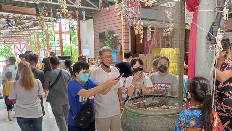 ข่าว Like สาระ - คอหวยแห่ส่องเลขอ่างน้ำมนต์อาศรมฤาษีเณร ลุ้นรางวัลใหญ่รวยทางลัด