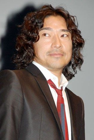 ぜいたく顔 でかい 短髪 人気のファッションスタイル