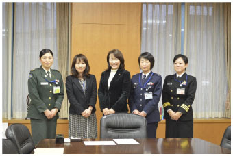 ファッショントレンド 100 Epic Best女性自衛官幹部