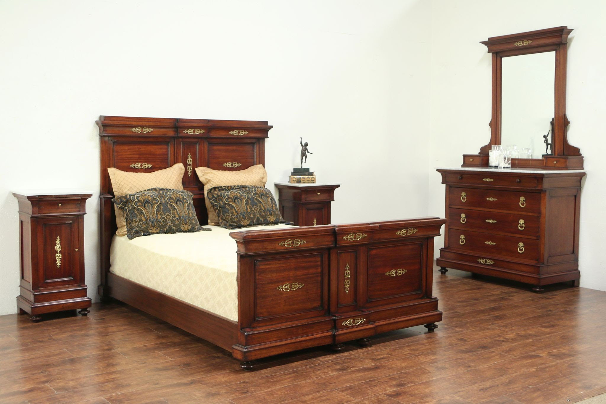 Nathan james viktor three piece dining set kitchen pub table white marble table top, light brown wood base, light beige fabric seat. Sold Queen Size Antique 1900 Italian 4 Pc Mahogany Bedroom Set Marble Tops 29164 Harp Gallery Antiques Furniture