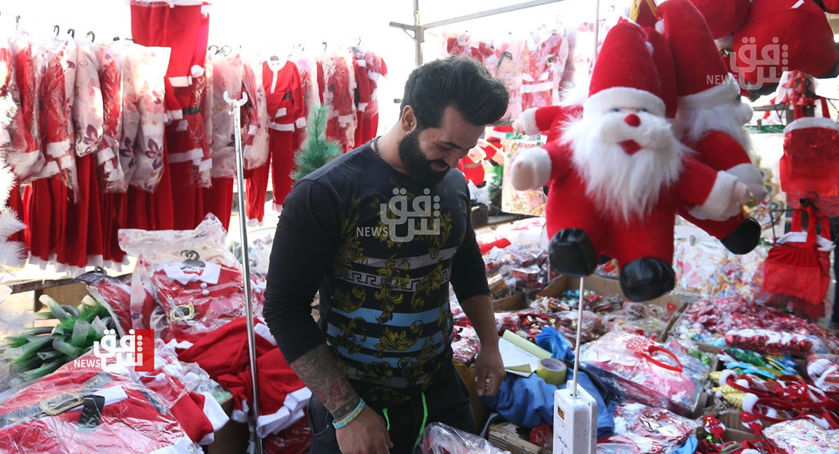 Pictures.. A remarkable turnout of Baghdadis on the "Christmas" tree and "Santaclaus"