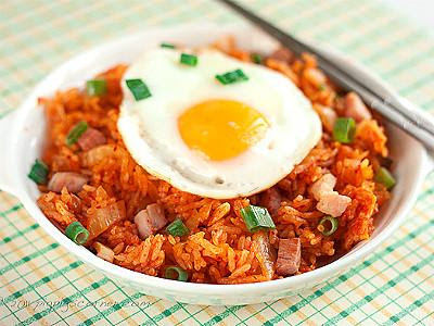 Kamu bisa menikmati nasi goreng ini dengan kerupuk, maklum orang indonesia, hehe. Resepi Ayam Korea Asli Resepi Book B