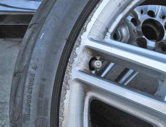 車 ホイール 傷 原因 Kuruma