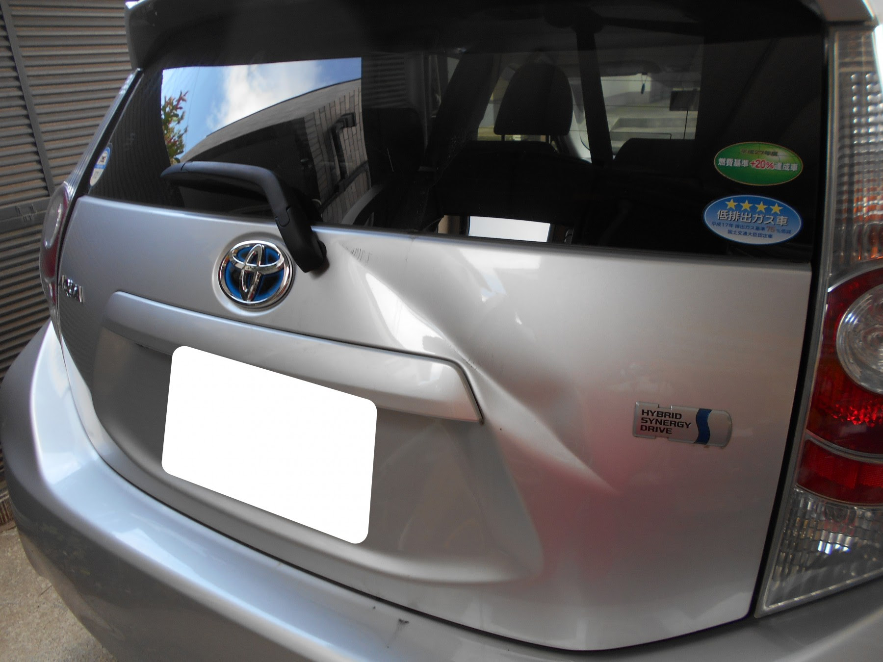 車 後ろのガラス 割れた 修理代 Kuruma