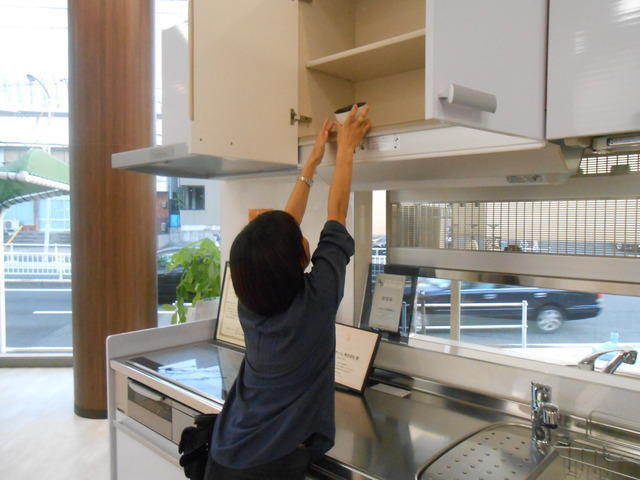 キッチン 吊り戸棚 届かない Kitchin