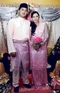 Perkahwinan Fiza Pilih pengedar kereta mewah bakal suami Perkahwinan Fiza Pilih pengedar kereta mewah bakal suami