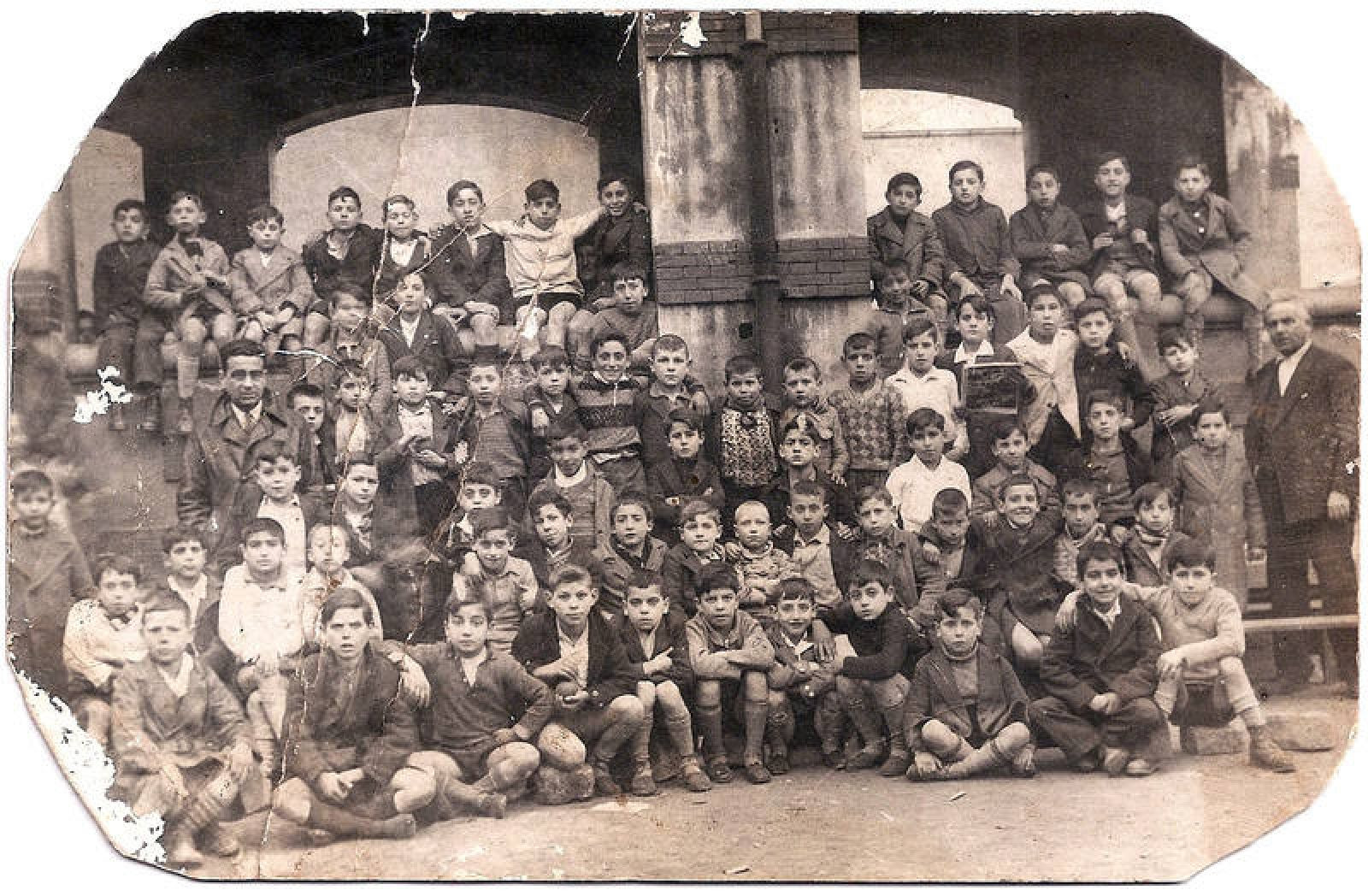  Foto de familia de niños evacuados en la Guerra Civil